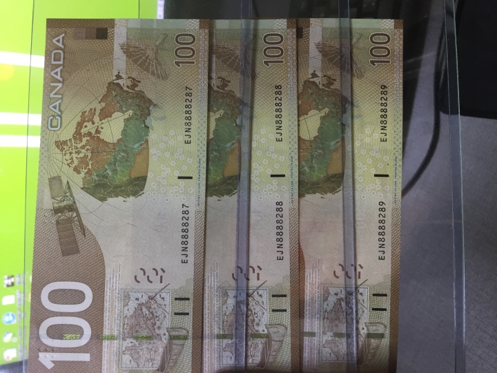 收藏联盟第六十九期拍卖裸钞场 加拿大04100 UNC三张靓号 包含8888288近似全同靓号哦