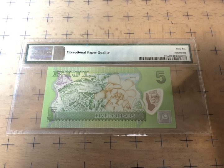收藏联盟第七十期拍卖 斐济135塑料钞 首发冠 PMG66E