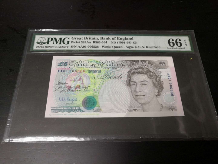 收藏联盟第七十二期拍卖 英国915 皇冠版首发AA01千位小号 PMG66E