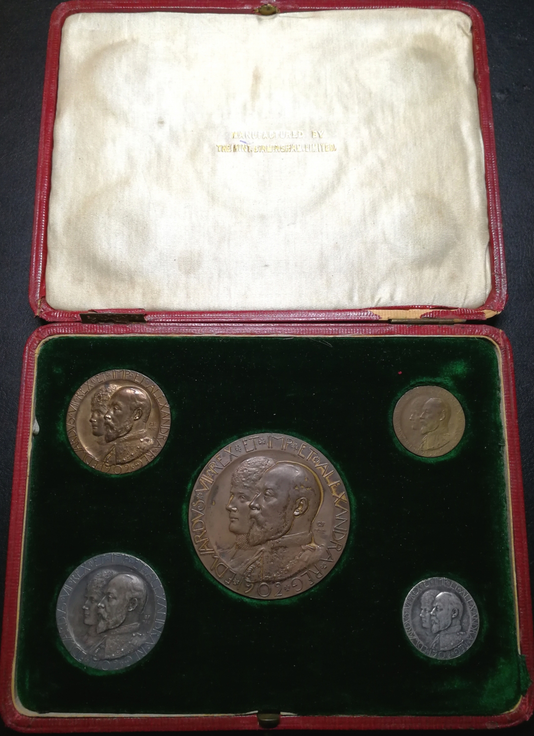 凡希社世界钱币微拍第七十四期 1902英国爱德华七世加冕二银三铜原盒