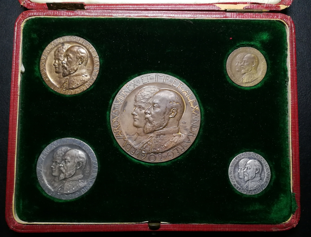 凡希社世界钱币微拍第七十四期 1902英国爱德华七世加冕二银三铜原盒