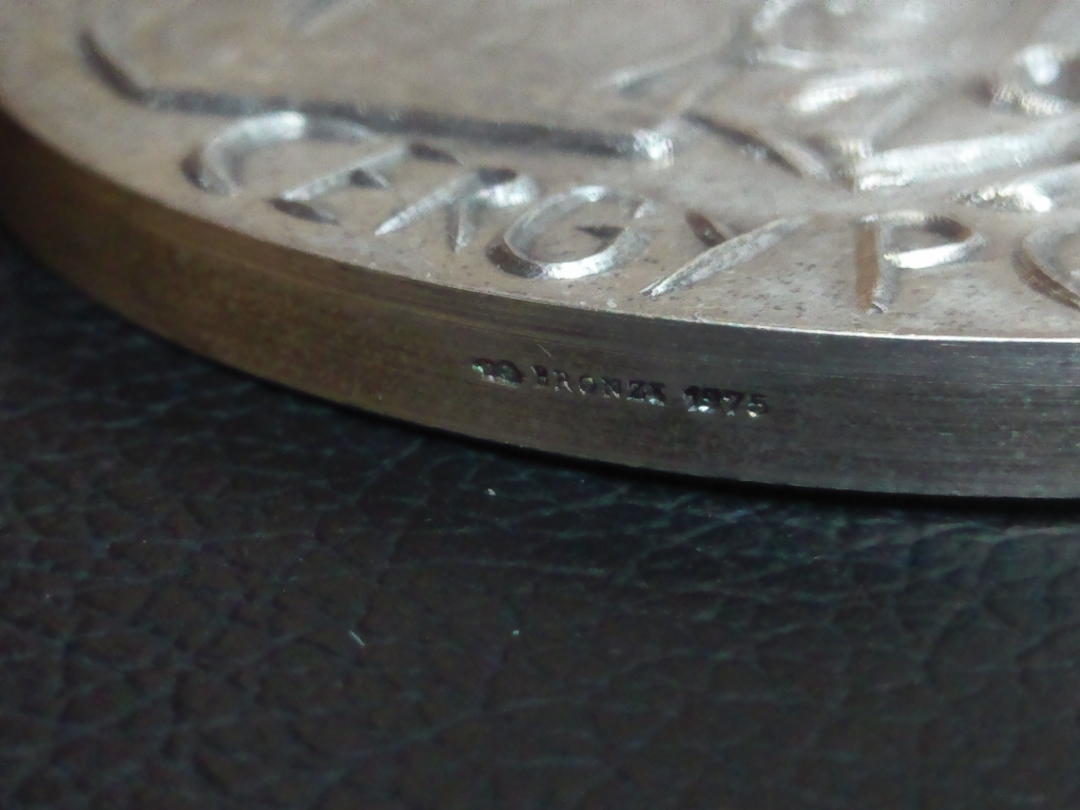 喜迎己亥年麦朵尔艺术拍卖第一场 法国巴黎造币厂1975年青铜镀银手雕章 69毫米