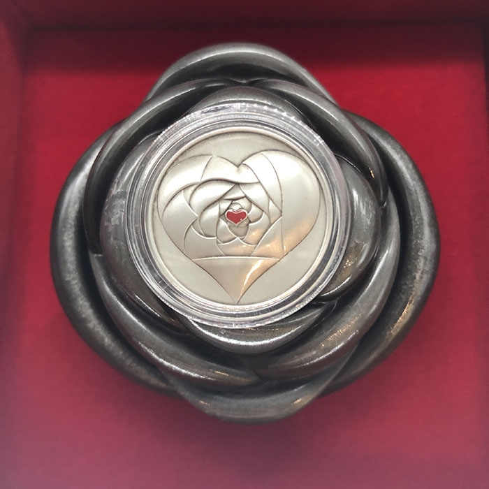 雕塑与币章 2016年库克发行玫瑰在你心中珐琅红心仿古吊坠银币