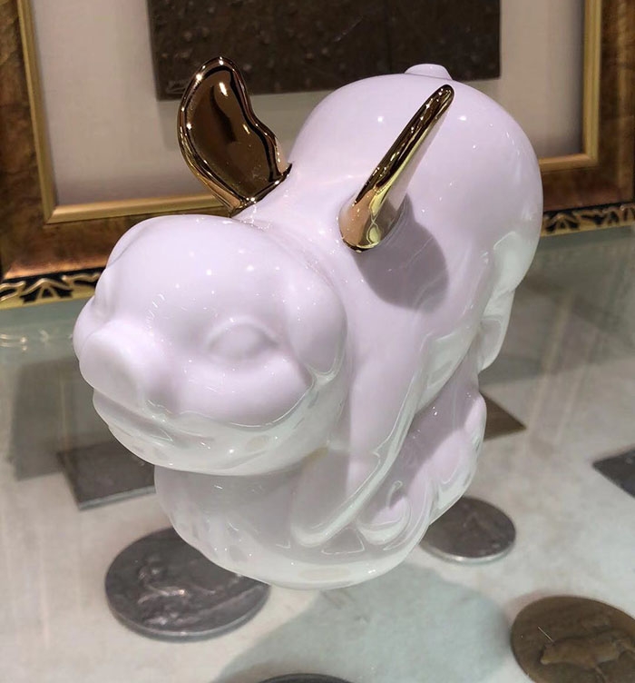 雕塑与币章 陶瓷猪签名版摆件2