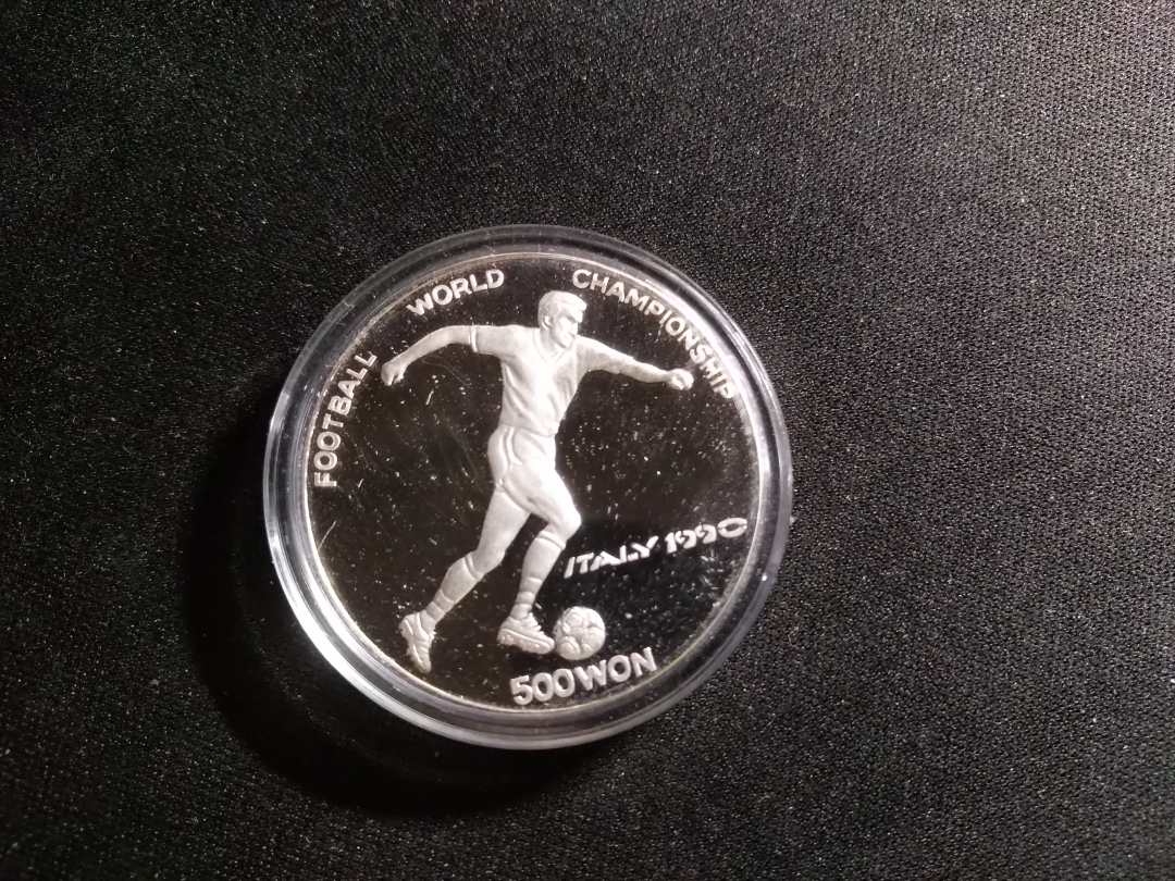 【鲸贝乐淘】第昃号拍卖 【朝鲜】1988年足球银币