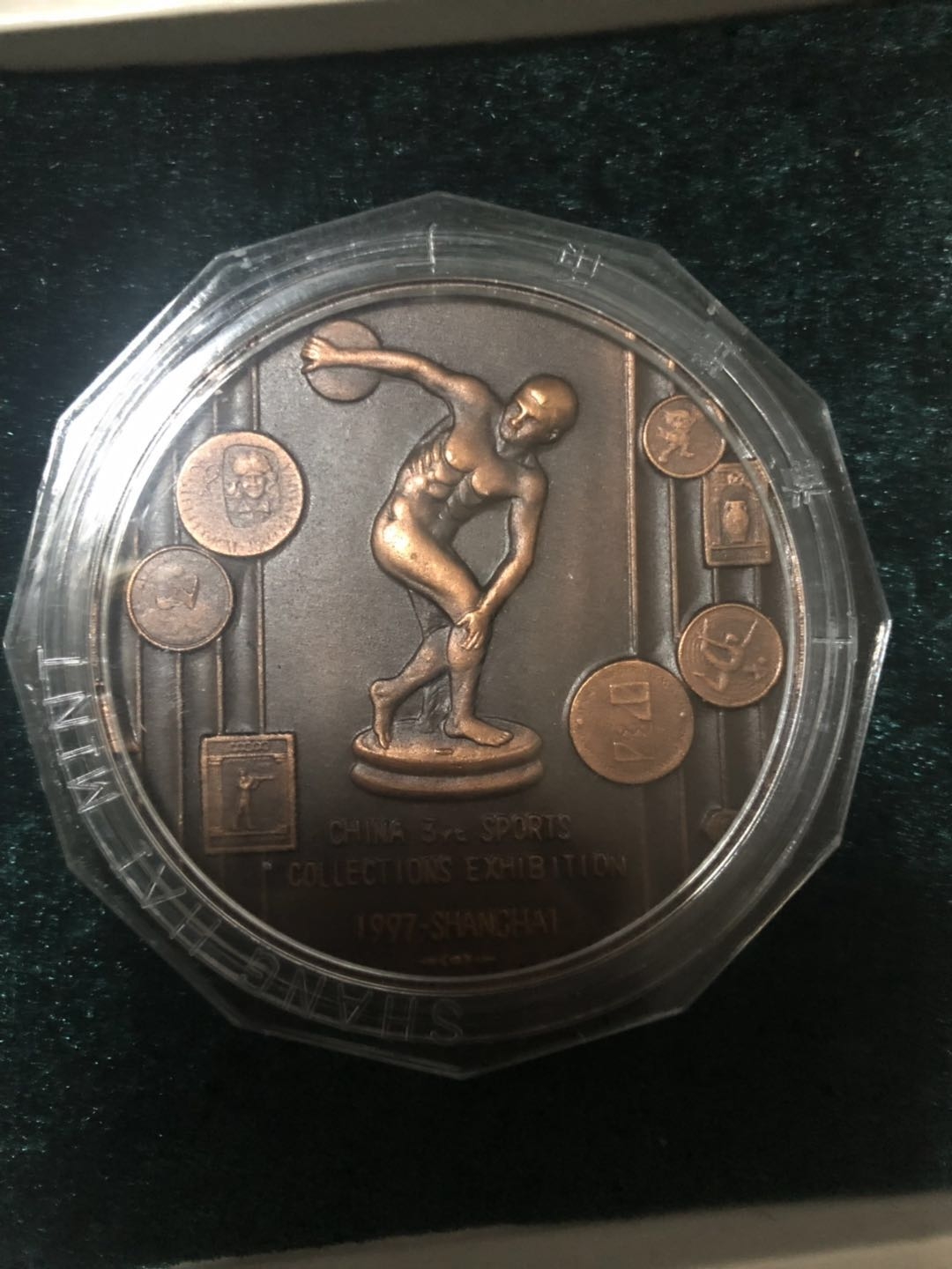 雕塑与币章 存真求实