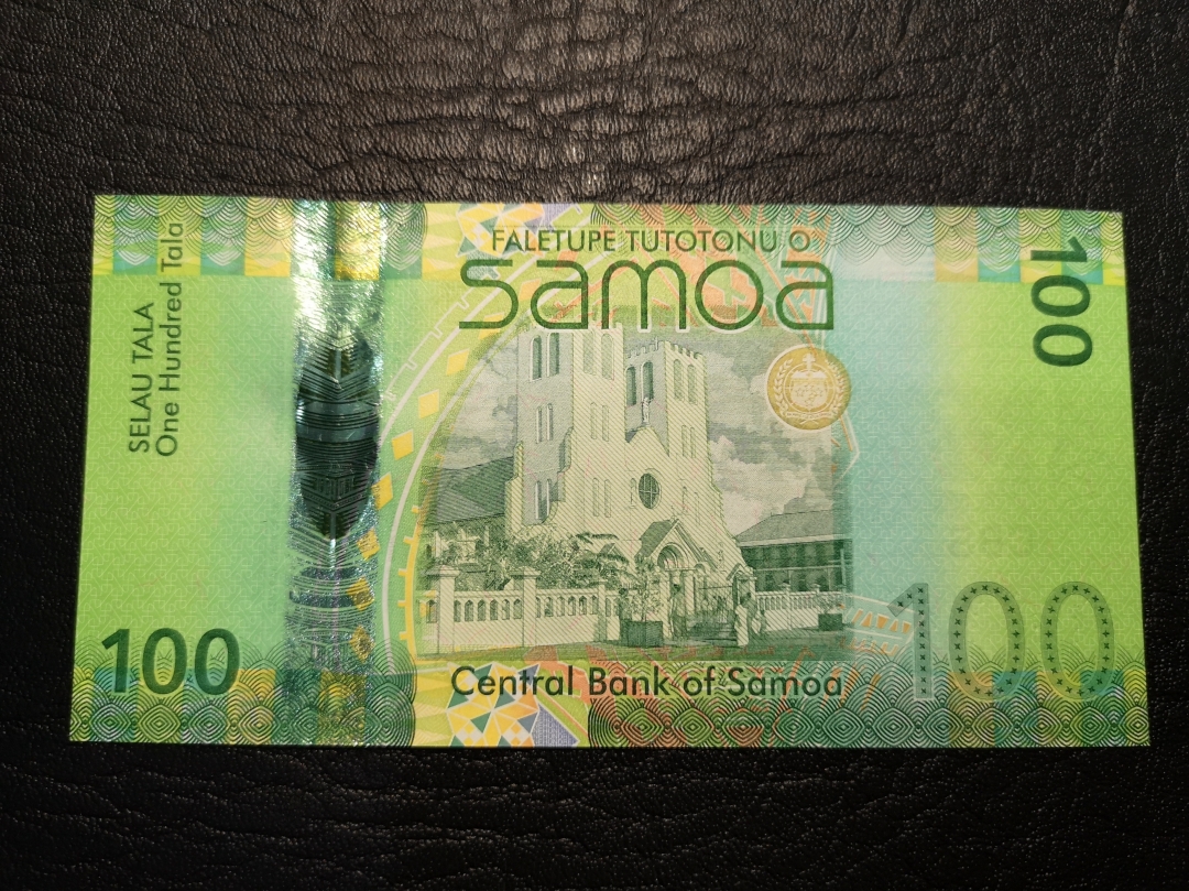 《外钞收藏家》第六十二期拍卖目录 萨摩亚2017年100塔拉 塑料窗口  unc