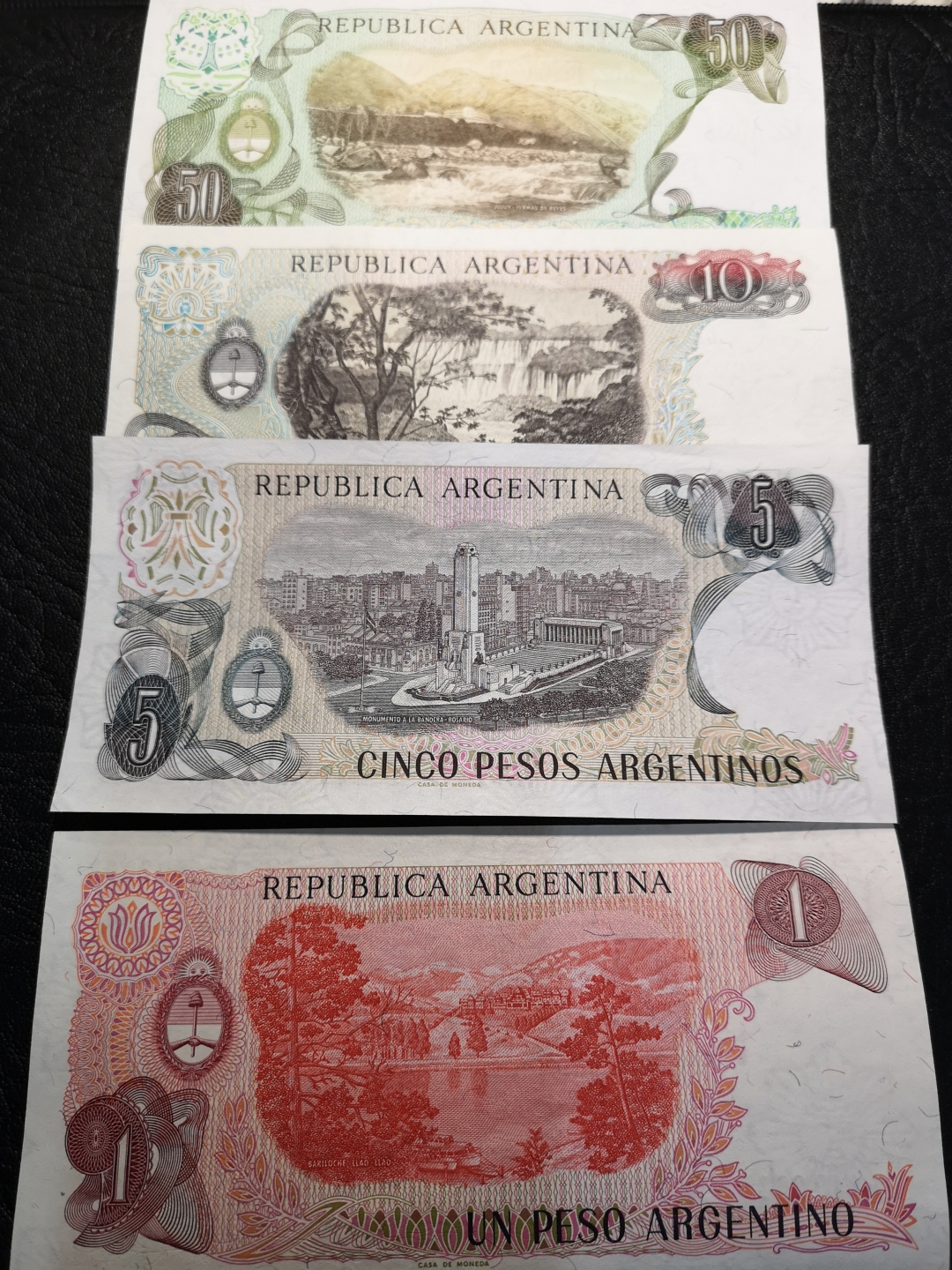 《外钞收藏家》第六十二期拍卖目录 阿根廷七张  全新unc