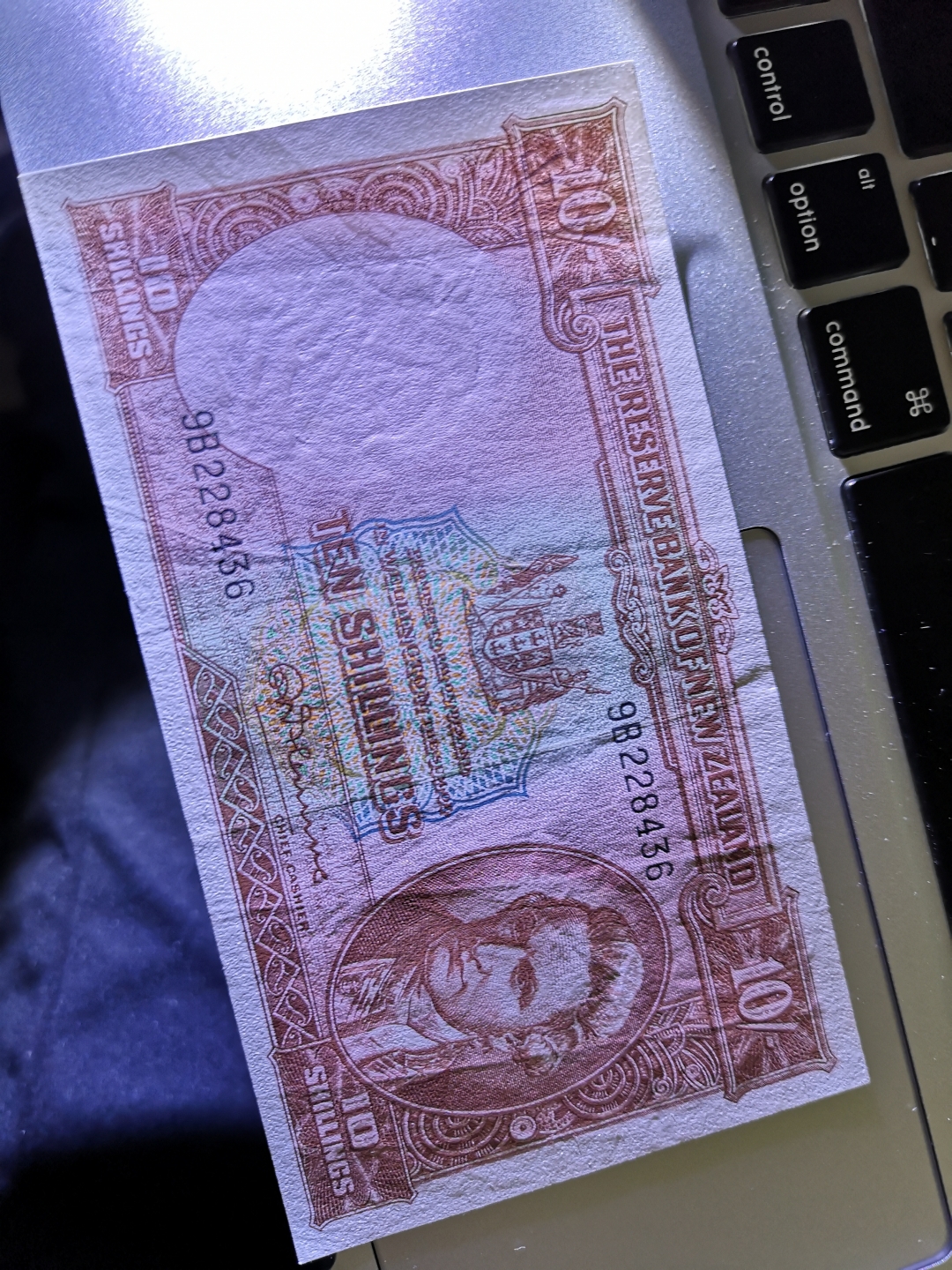 《外钞收藏家》第六十二期拍卖目录 新西兰10先令  vf-au品相