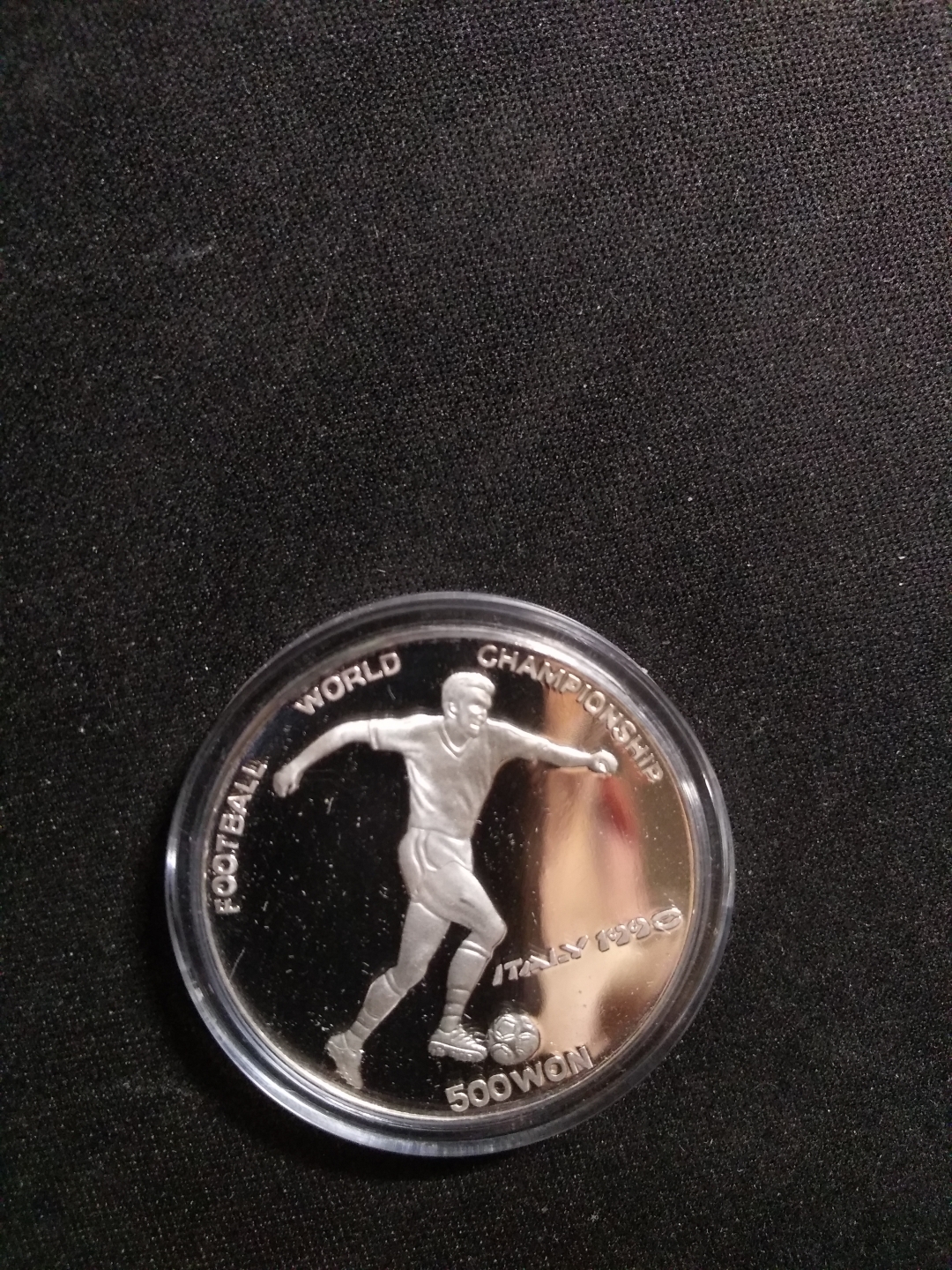 【鲸贝乐淘】第宿号拍卖 【朝鲜】1988年足球银币，27克，UNC 