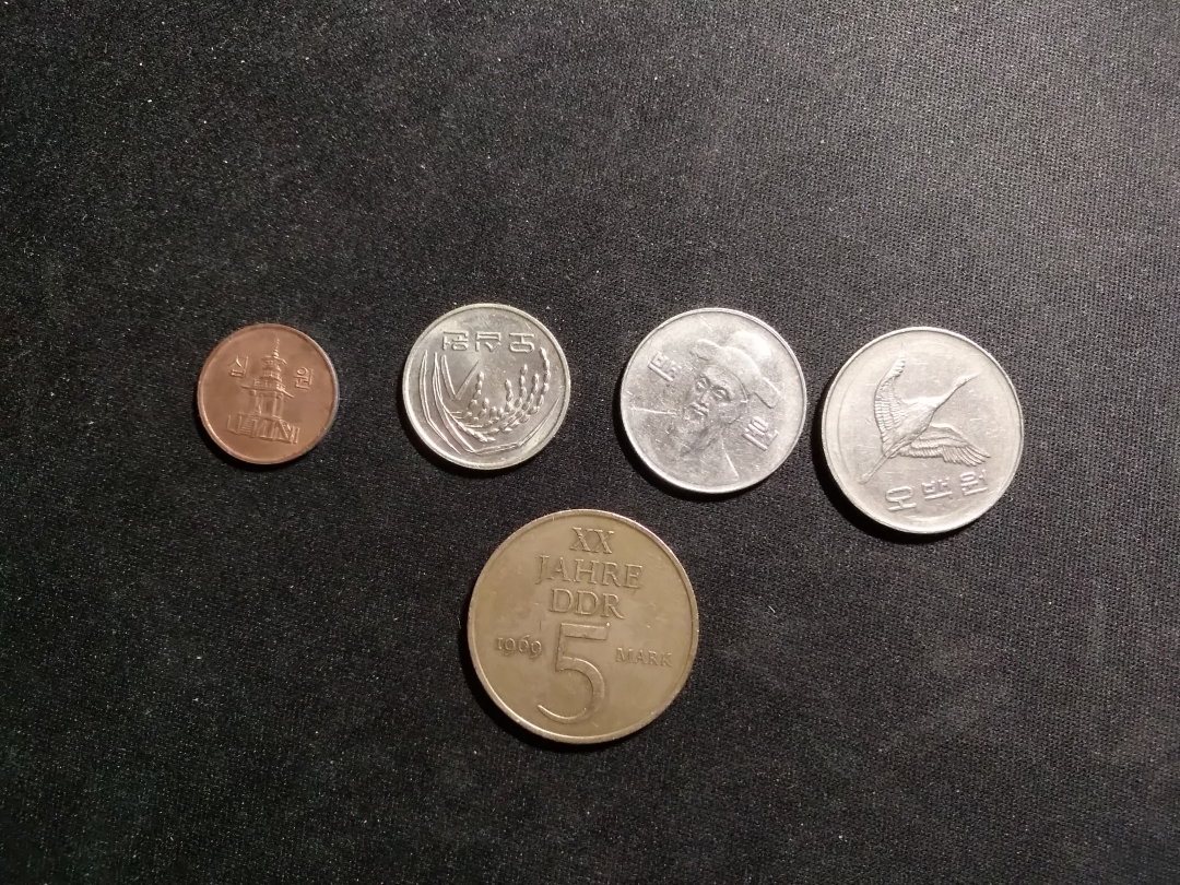 【鲸贝乐淘】第张号拍卖 【硬币】韩国硬币一套和东德硬币一枚，流通品