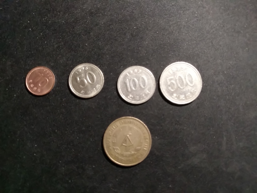 【鲸贝乐淘】第张号拍卖 【硬币】韩国硬币一套和东德硬币一枚，流通品