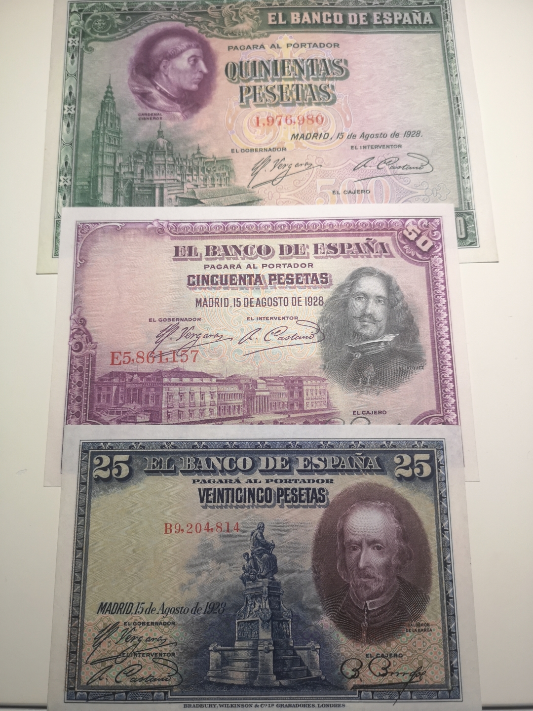 《外钞收藏家》第六十三期拍卖 西班牙大方块 三张 品相近全新 500面额边上有受潮 见图