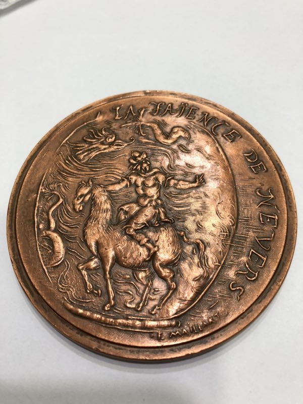 麦朵尔俱乐部成立4周年拍卖活动 法国纳韦尔彩陶名镇