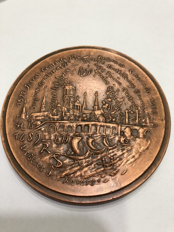 麦朵尔俱乐部成立4周年拍卖活动 法国纳韦尔彩陶名镇