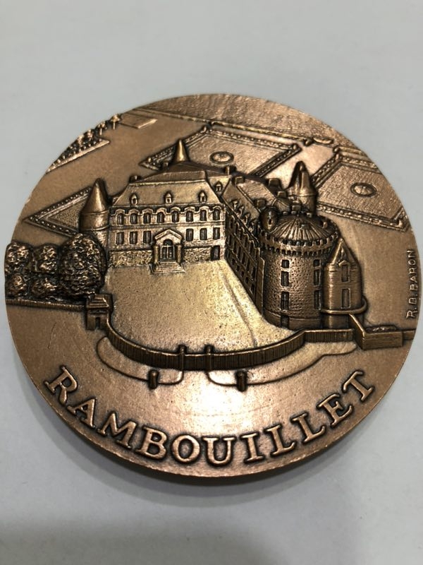 麦朵尔俱乐部成立4周年拍卖活动 鹿与古堡