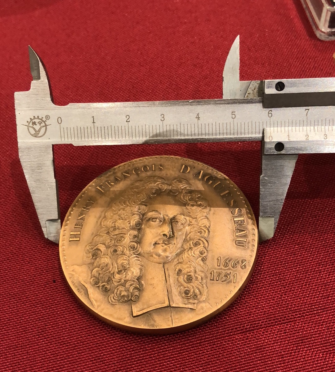 麦朵尔俱乐部成立4周年拍卖活动 亨利国王