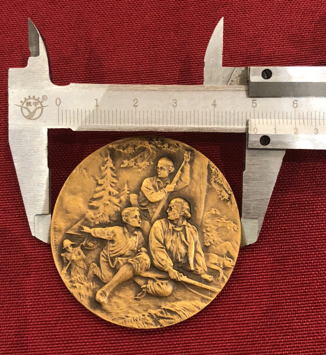 麦朵尔俱乐部成立4周年拍卖活动 射击比赛奖章