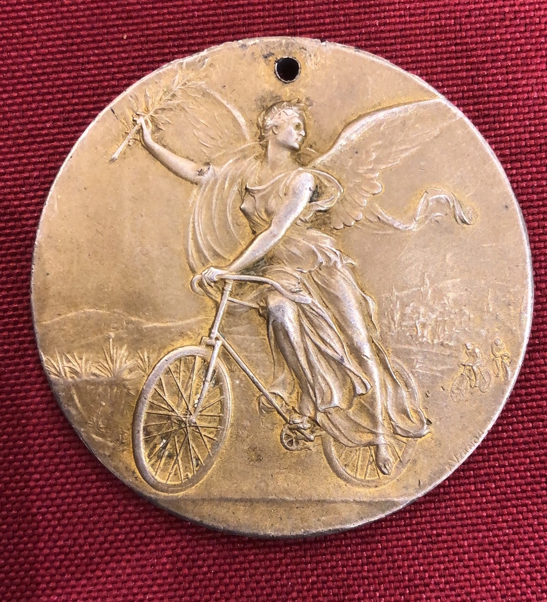 麦朵尔俱乐部成立4周年拍卖活动 环法自行车比赛奖牌