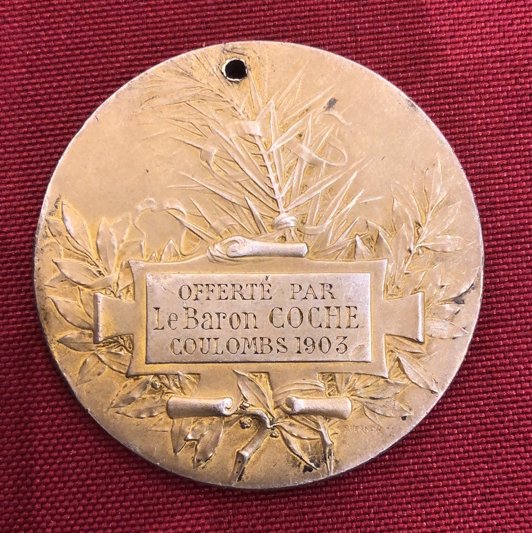 麦朵尔俱乐部成立4周年拍卖活动 环法自行车比赛奖牌