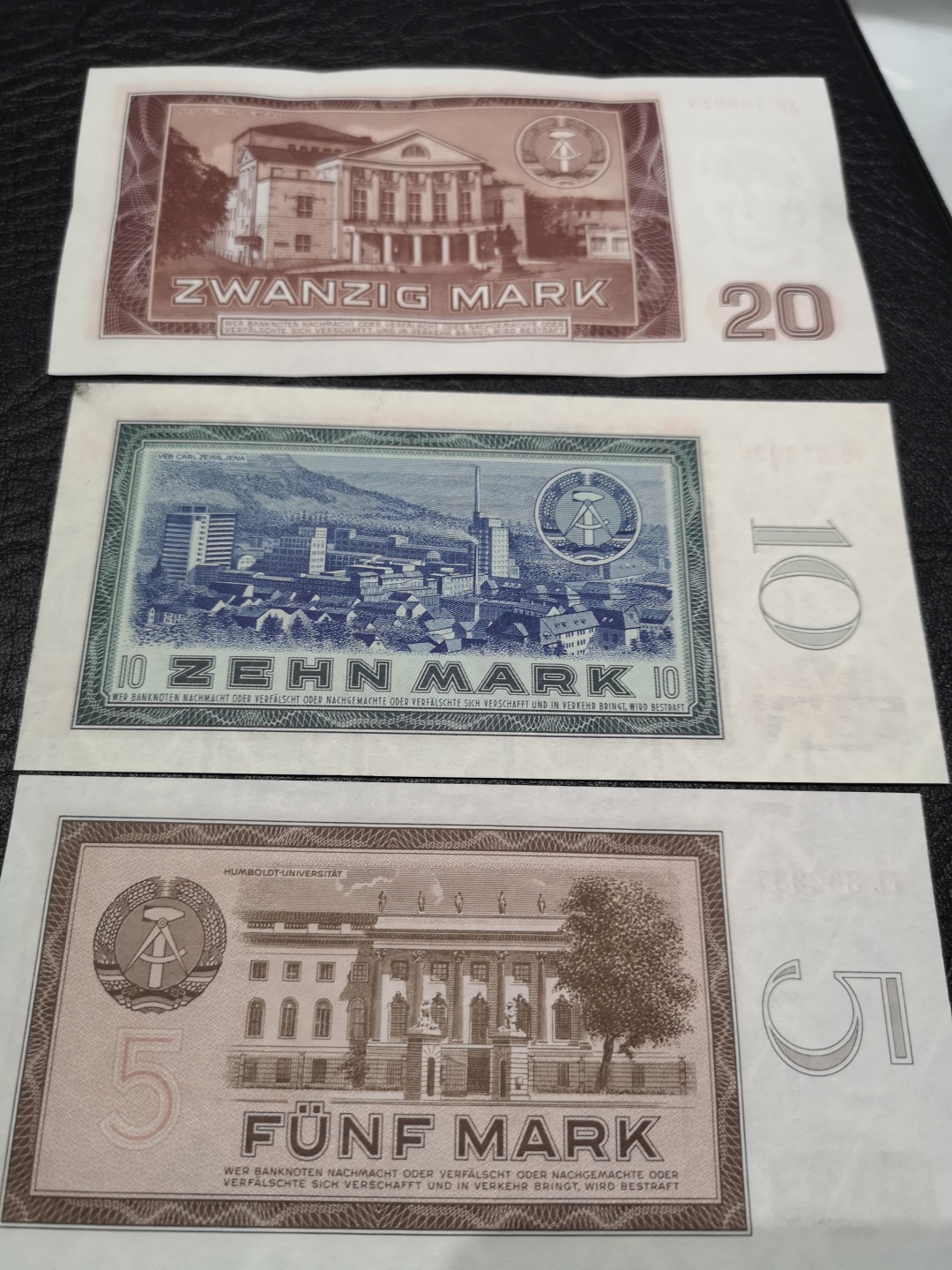 《外钞收藏家》第六十四期拍卖 东德马克 20、10、5  三张 10一个角有疑似墨迹 其他没问题