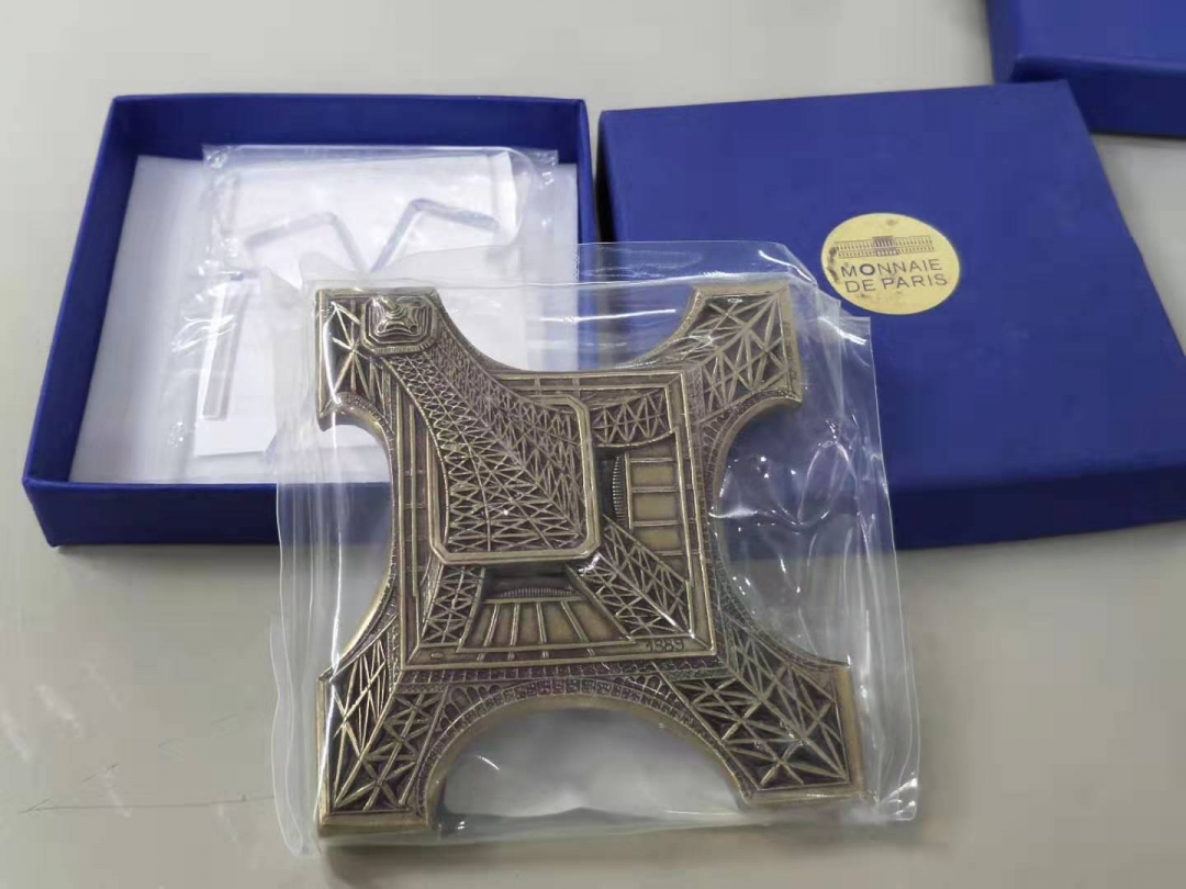 麦朵尔俱乐部成立4周年拍卖活动 埃菲尔铁塔