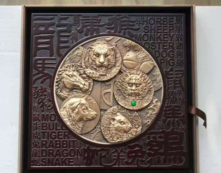 麦朵尔俱乐部成立4周年拍卖活动 上海造币厂最大规格铜章155毫米 罗永辉大师作品 12生肖总汇