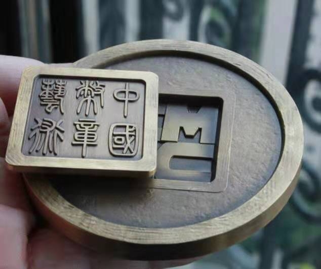 麦朵尔俱乐部成立4周年拍卖活动 中国币章专业委员会成立纪念章