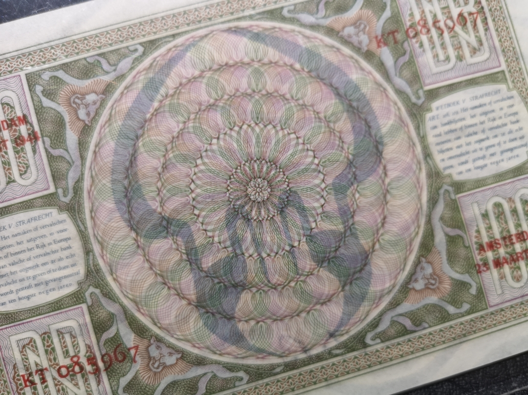 《外钞收藏家》第六十四期拍卖 荷兰1944年100盾 大票 精美雕刻小女孩 pmg66