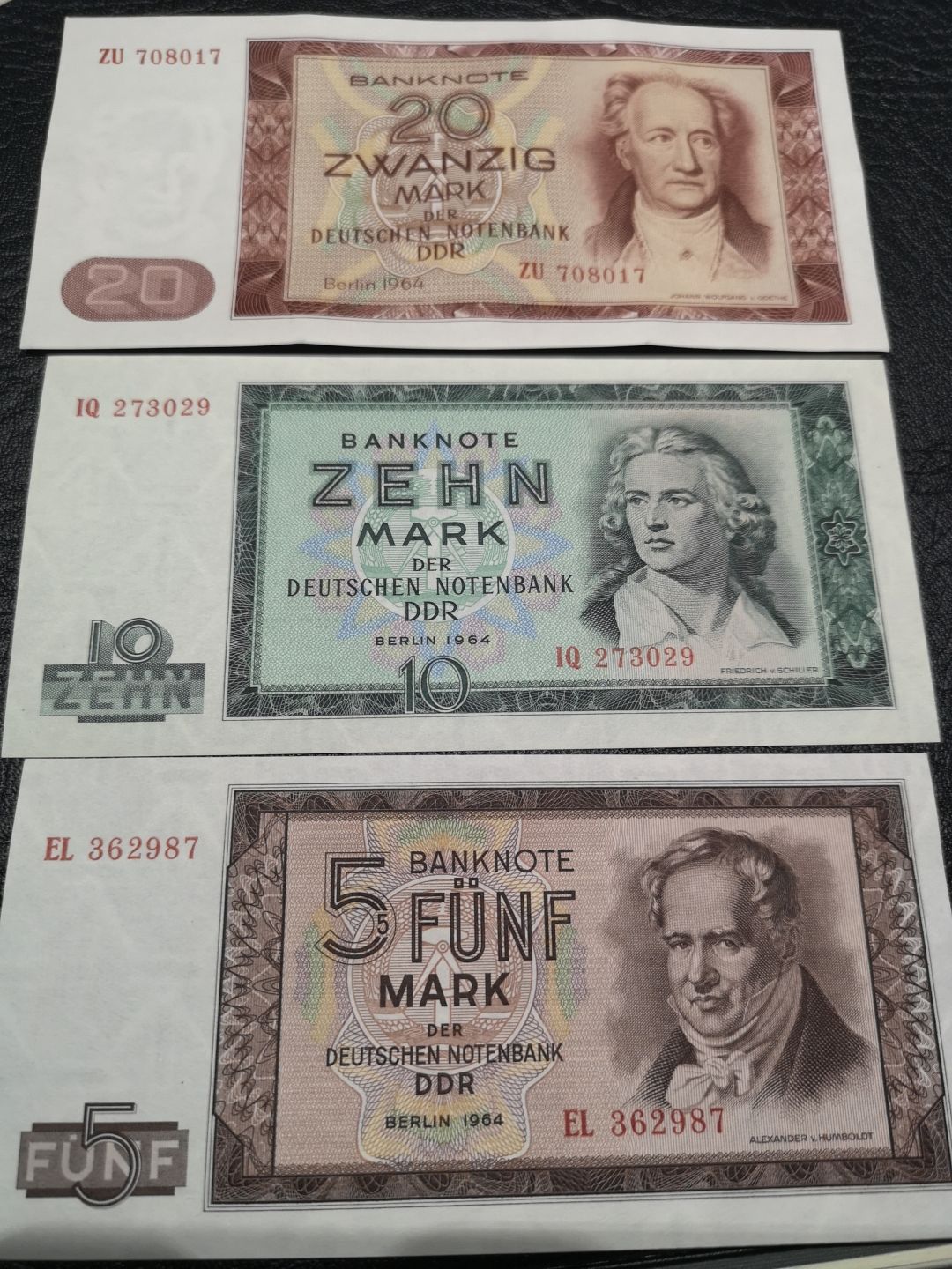 《外钞收藏家》第六十四期拍卖 东德马克 20、10、5  三张 10一个角有疑似墨迹 其他没问题