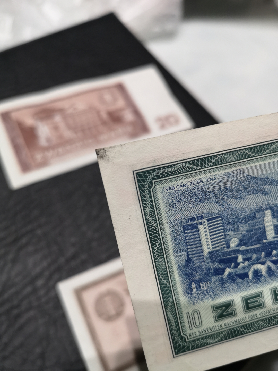 《外钞收藏家》第六十四期拍卖 东德马克 20、10、5  三张 10一个角有疑似墨迹 其他没问题