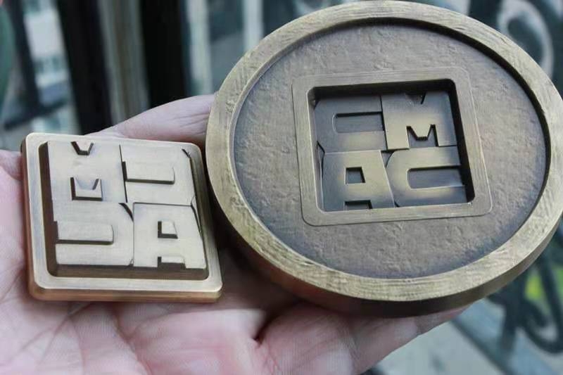 麦朵尔俱乐部成立4周年拍卖活动 中国币章专业委员会成立纪念章