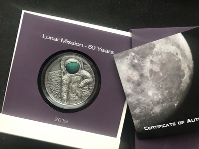 【币观天下】第五十八场拍卖【精选场】 - 【喀麦隆】2019高浮雕系列登月3oz银币【头盔变色】