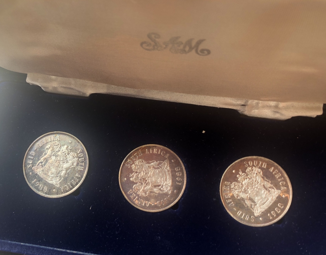 【币观天下】第六十期拍卖 【南非】1988纪念银币三枚【带盒套装】
