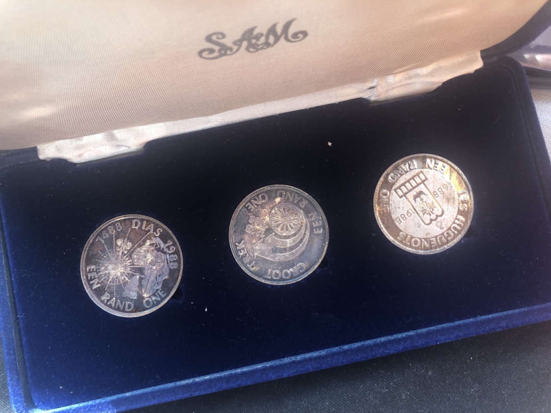 【币观天下】第六十期拍卖 【南非】1988纪念银币三枚【带盒套装】