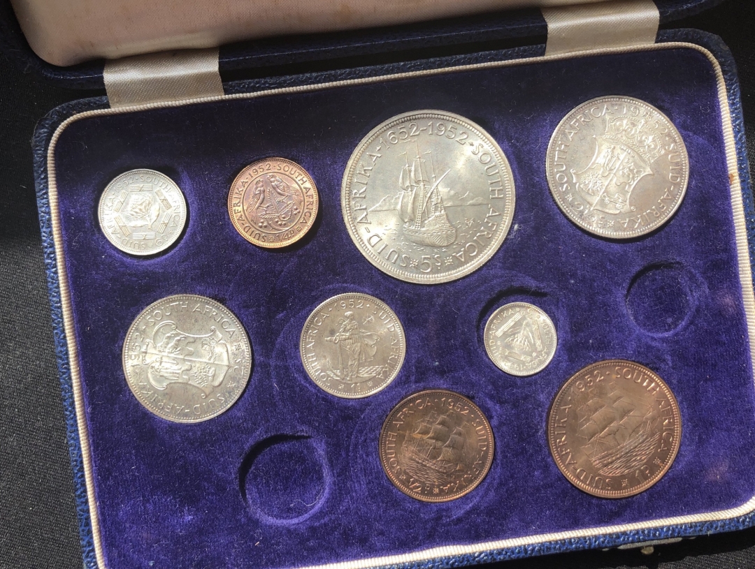 【币观天下】第六十期拍卖 【南非】1952年发现开普敦9枚币套装【带盒】