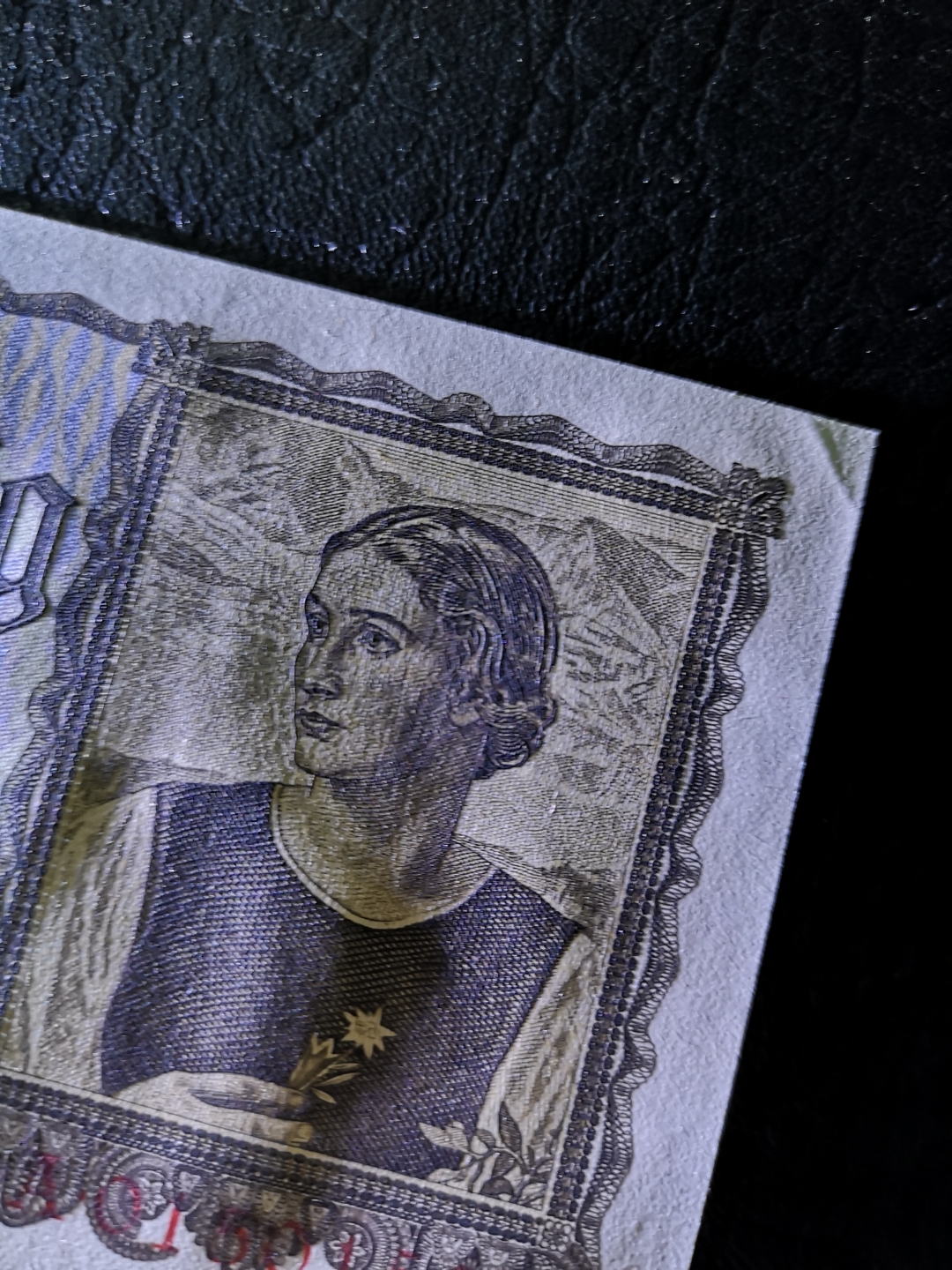 《外钞收藏家》第六十五期拍卖 德国（nacui时期）20马克 带党徽稀少 一个角有折  起它状态很好