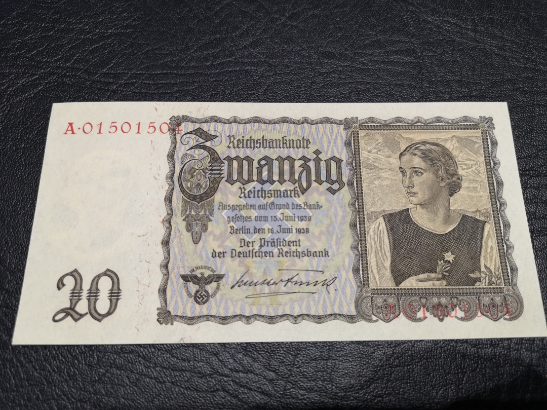 《外钞收藏家》第六十五期拍卖 德国（nacui时期）20马克 带党徽稀少 一个角有折  起它状态很好