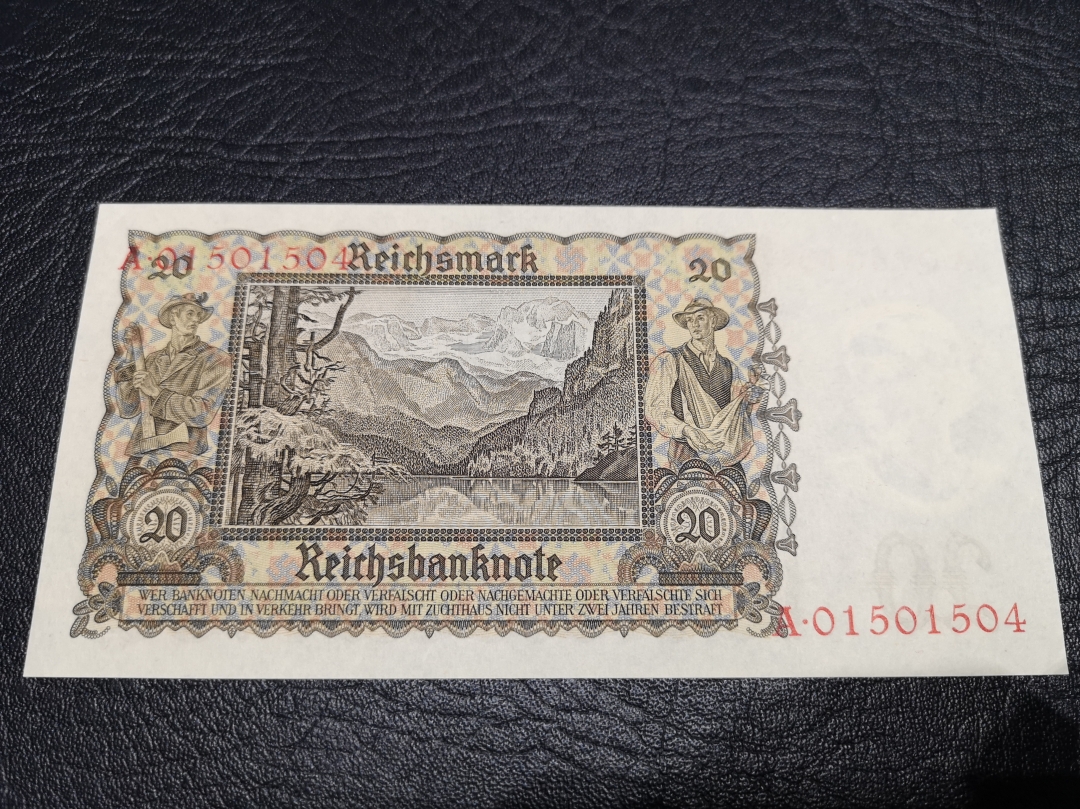 《外钞收藏家》第六十五期拍卖 德国（nacui时期）20马克 带党徽稀少 一个角有折  起它状态很好