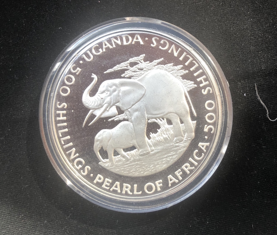 【币观天下】第六十一期拍卖 【乌干达】1981年米尔顿奥伯特纪念银币【4oz】【直径大】