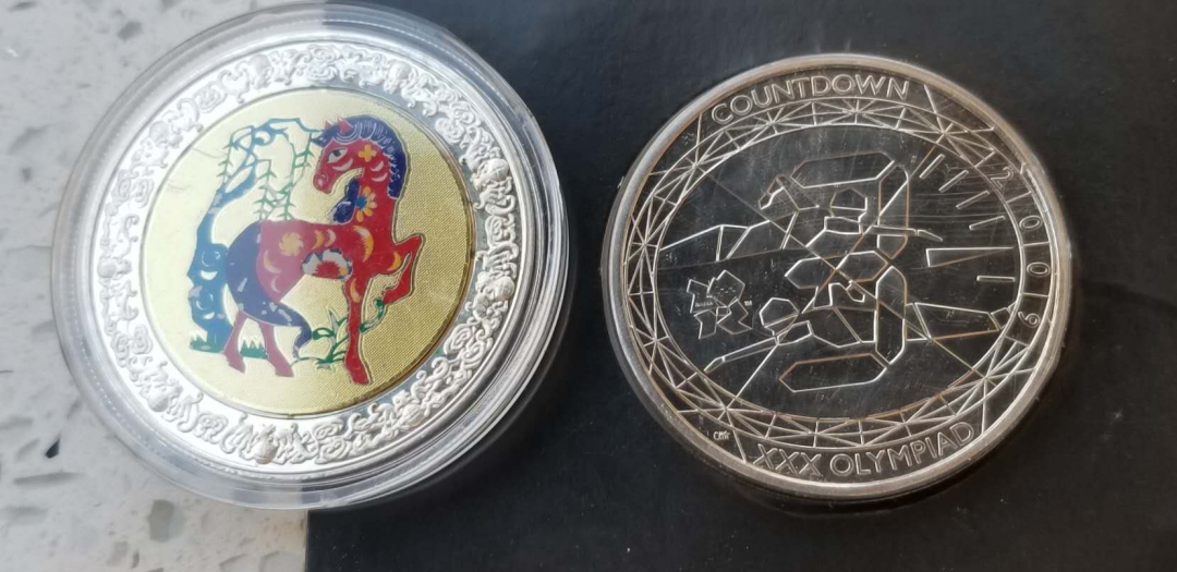 【币观天下】第六十二期拍卖 【英国】2012年伦敦奥运会倒计时“3”周年5英镑纪念镍币造币厂卡币UNC和马拉维十二生肖“马”彩色镀银纪念币两枚