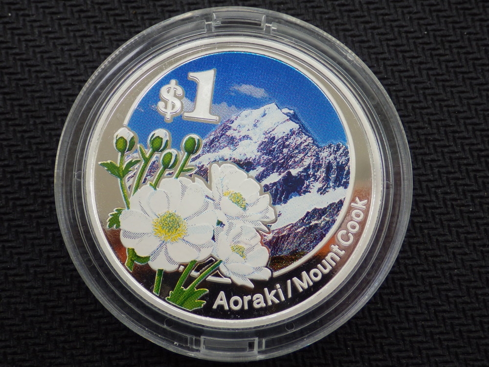 【币观天下】第六十三期拍卖 【新西兰】2007年库克山花卉彩绘精制1元纪念银币