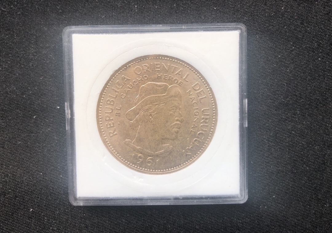 【币观天下】第六十五期拍卖 【乌拉圭】1961年10比索银币【有氧化】
