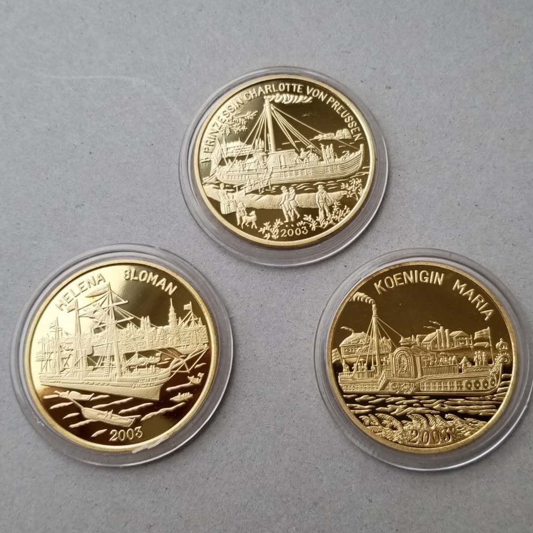 【币观天下第六十六期拍卖】 【朝鲜】2003年西方海船铜币3枚，有一枚有镜面擦痕如图。