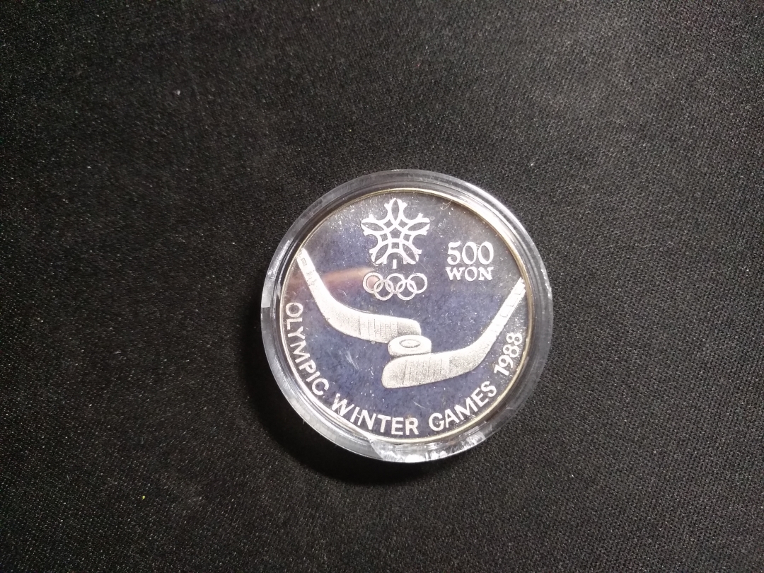 【鲸贝乐淘】千字歌·第秋号拍卖 【朝鲜银币】1988年奥运会冰球银币