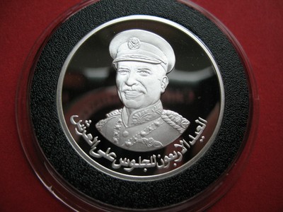 「S&S Numismatic世界钱币-拍卖第7期」 - 约旦1992年精制1第纳尔纪念银币带盒子 哈桑国王统治40周年 少见