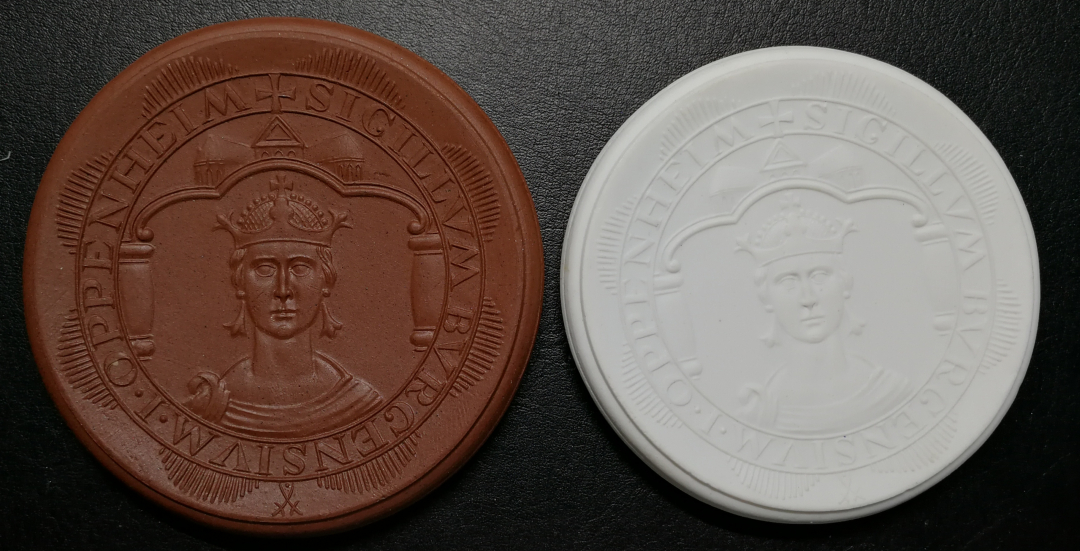 凡希社世界钱币微拍第八十五期 1925德国奥本海姆城市景观大型红白陶纪念章一对