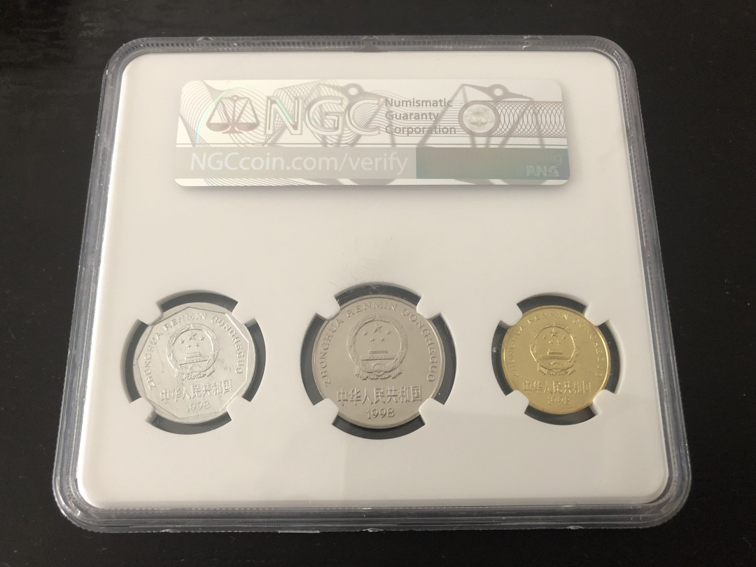 收藏联盟第八十六期暨CICE北京展销会专场拍卖 1998年老三花NGC为纪念菊花一角退出流通特别封装样品