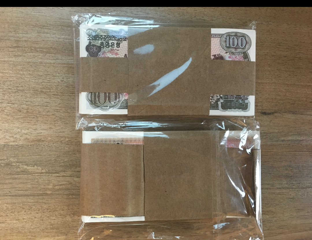 【鲸贝乐淘】千字文·第收号拍卖·CICE北京展销会专场 【朝鲜】1978年100元，原封两刀一起，品相完美