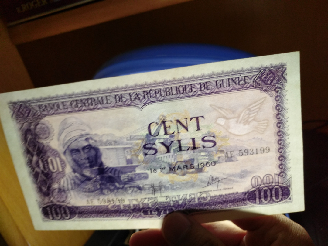 【鲸贝乐淘】千字文·第冬号拍卖 【中国代印】1971年几内亚100元，大票幅精美，两张一起